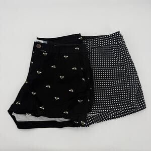 OLD NAVY Womens Patterned Shorts Size 8 Cotton Polka Dot Bees Black Casual